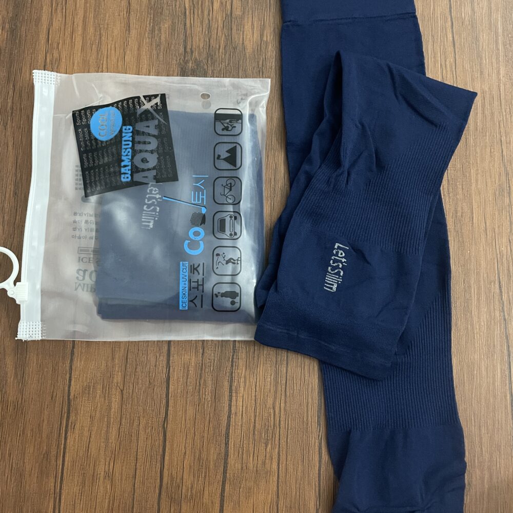 Arm sleeves with thumbholes