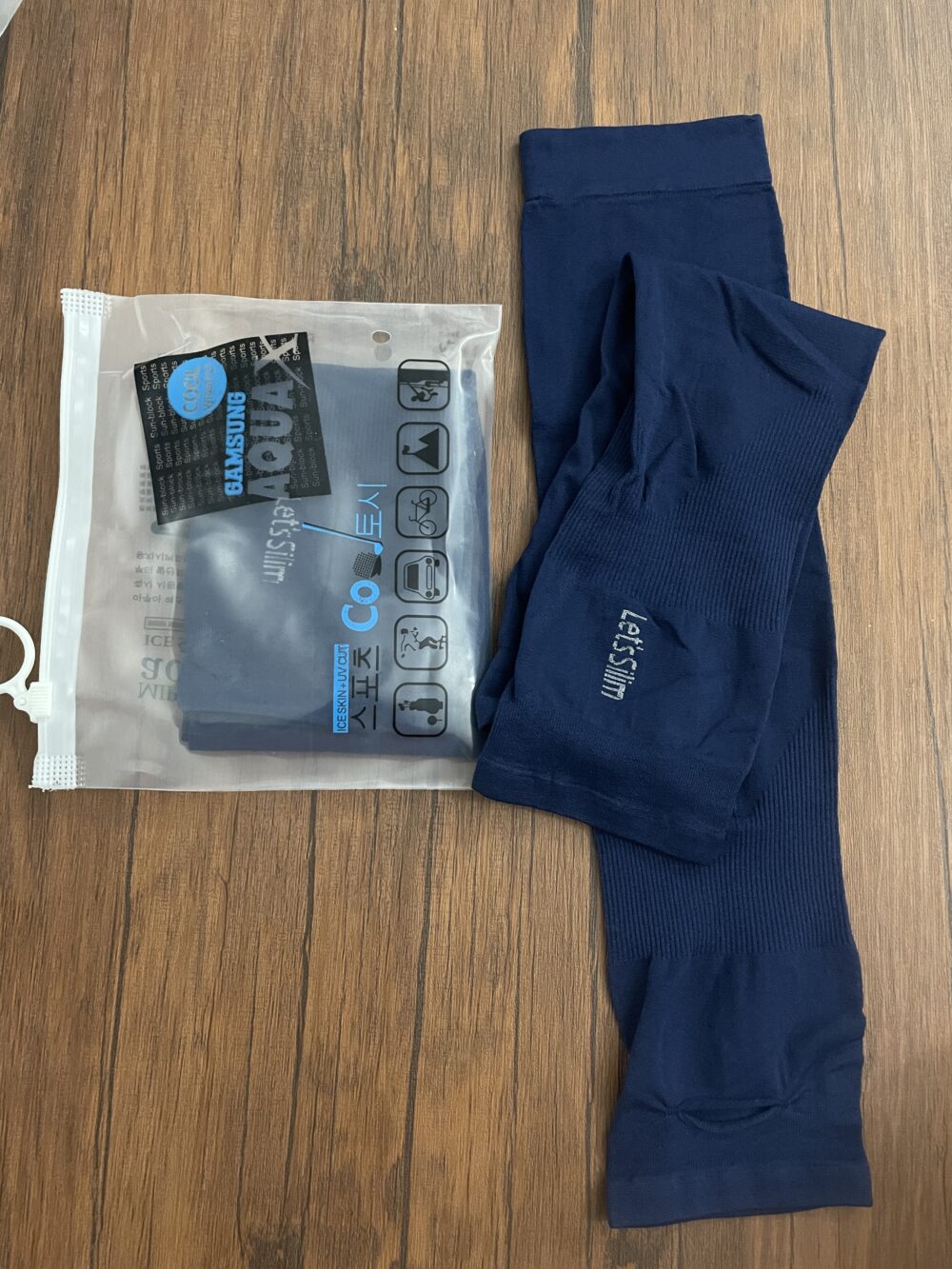 Arm sleeves with thumbholes